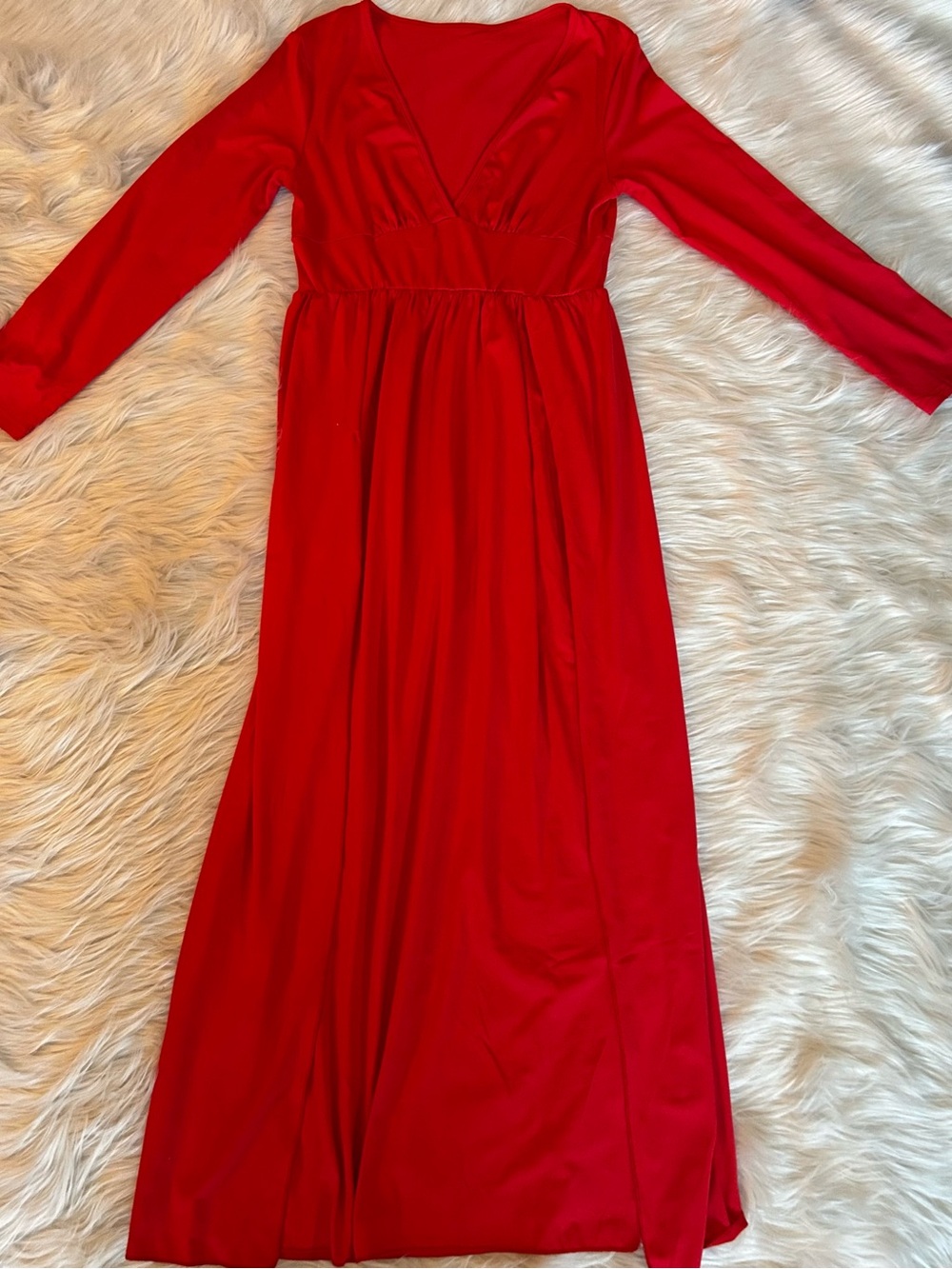 SILUI Red Long Sleeve V-Neck Maxi Dress